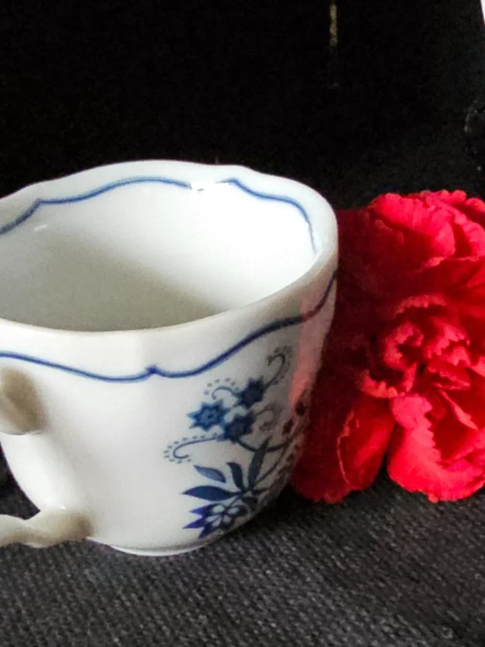 1984 AVON Demittase Cup and Saucer Set : European Collection 